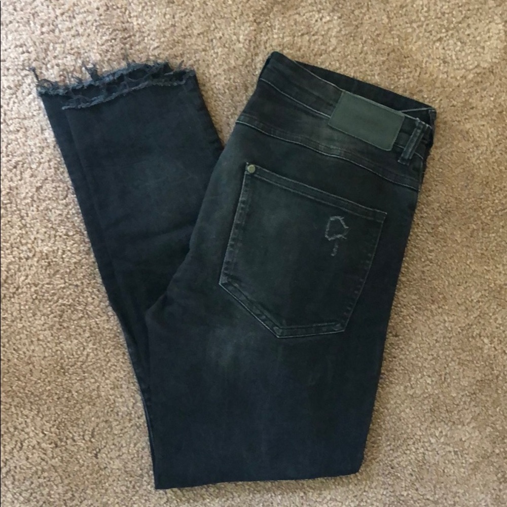 H&M B L A C K  DISTRESSED JEANS